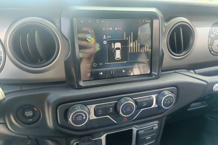 Used Jeep Wrangler 2019 2.0T Sahara Two-Door Version China VI Emission Standard Audio And AC Panel