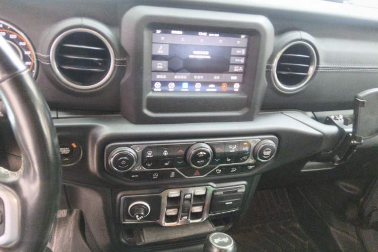 Used Jeep Wrangler 2019 2.0T Sahara 4-Door Version China V Standard Audio And AC Panel