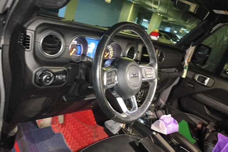 Used Jeep Wrangler 2019 2.0T Sahara Four-Door Version China VI Emission Standard Center Console