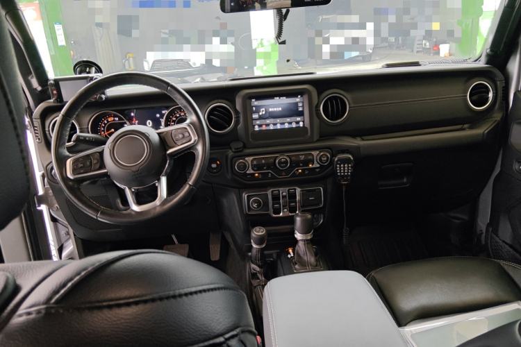 Used Jeep Wrangler 2019 2.0T Sahara Four-Door Version China VI Emission Standard Center Console
