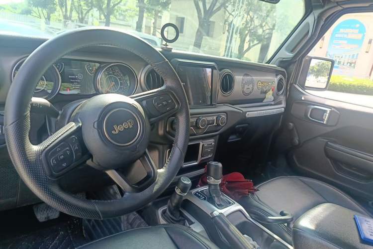 Used Jeep Wrangler 2019 2.0T Sahara Two-Door Version China VI Emission Standard Center Console