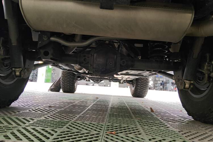 Used Jeep Wrangler 2019 2.0T Sahara Four-Door Version China VI Emission Standard Chassis Rear