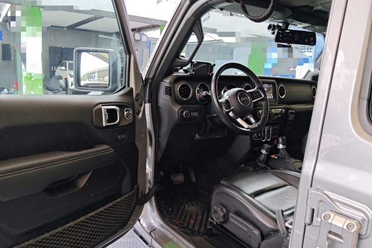 Used Jeep Wrangler 2019 2.0T Sahara Four-Door Version China VI Emission Standard Driver Seat