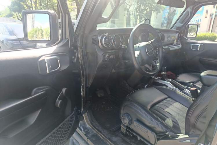 Used Jeep Wrangler 2019 2.0T Sahara Two-Door Version China VI Emission Standard Driver Seat