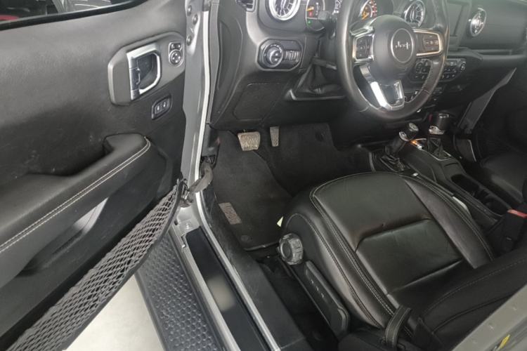 Used Jeep Wrangler 2019 2.0T Sahara Four-Door Version China VI Emission Standard Driver Seat