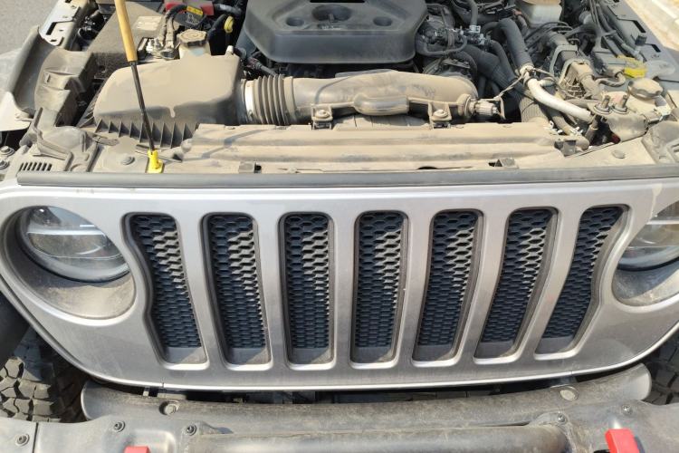 Used Jeep Wrangler 2019 2.0T Rubicon Four-Door Version China V Emission Standard Engine Bay