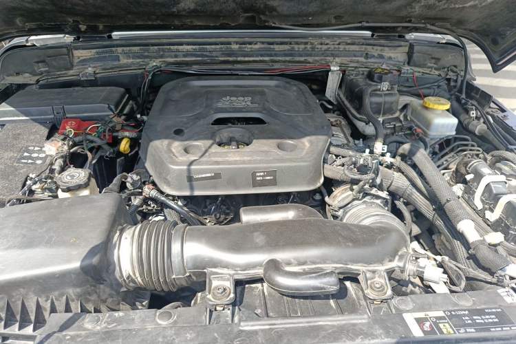 Used Jeep Wrangler 2019 2.0T Sahara Two-Door Version China VI Emission Standard Engine Bay