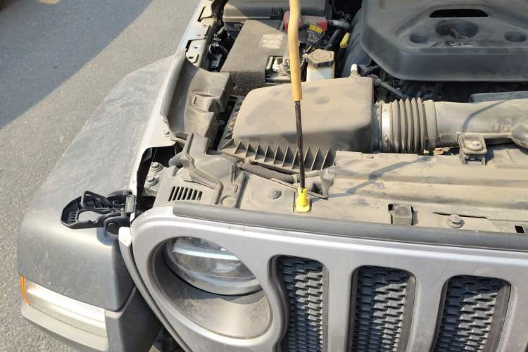 Used Jeep Wrangler 2019 2.0T Rubicon Four-Door Version China V Emission Standard Engine Bay Right