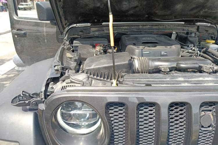 Used Jeep Wrangler 2019 2.0T Sahara Two-Door Version China VI Emission Standard Engine Bay Right
