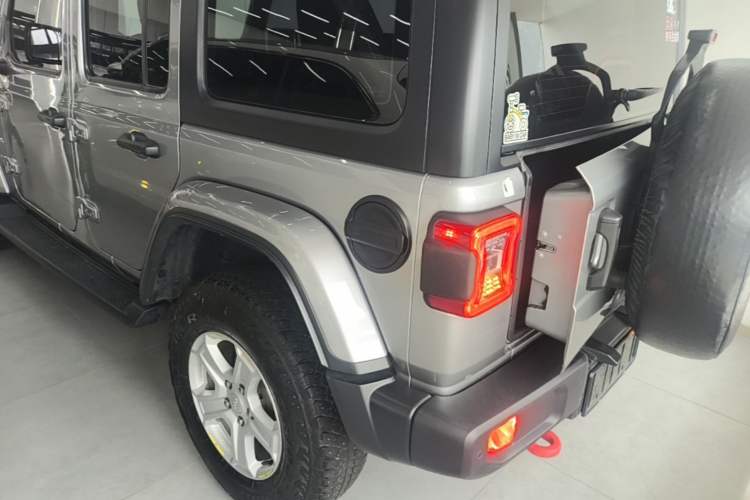 Used Jeep Wrangler 2019 2.0T Sahara Four-Door Version China VI Emission Standard Exterior 2