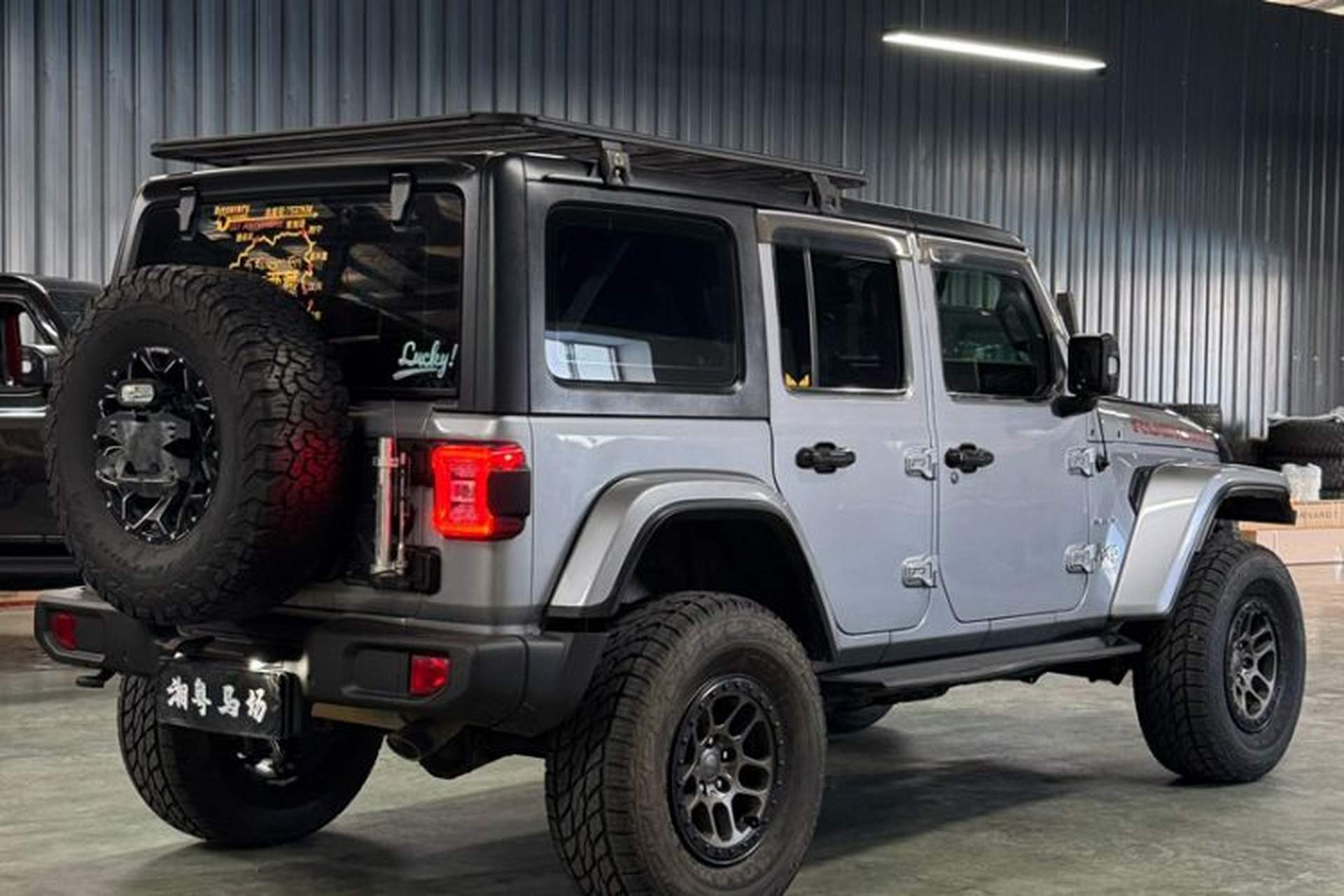 Used Jeep Wrangler 2019 2.0T Sahara Four-Door Version China VI Emission Standard Exterior 4