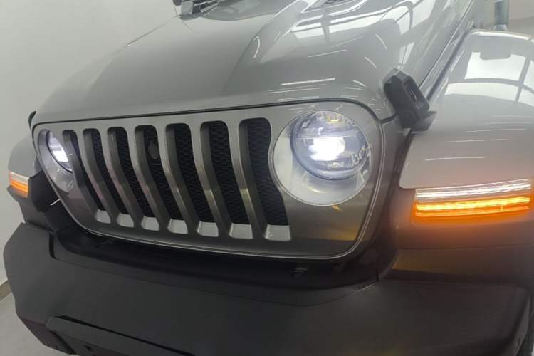 Used Jeep Wrangler 2019 2.0T Sahara Four-Door Version China VI Emission Standard Front