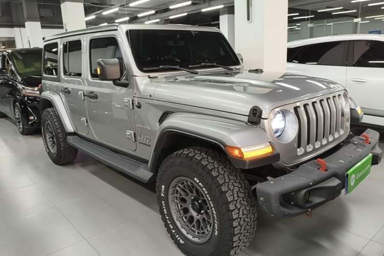 Used Jeep Wrangler 2019 2.0T Sahara Four-Door Version China VI Emission Standard Front Right 45 Deg
