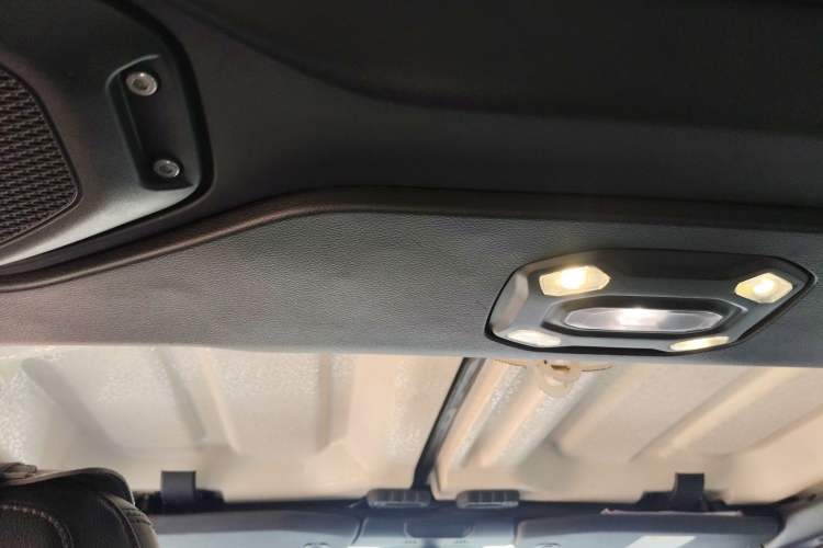 Used Jeep Wrangler 2019 2.0T Rubicon Four-Door Version China V Emission Standard Headliner