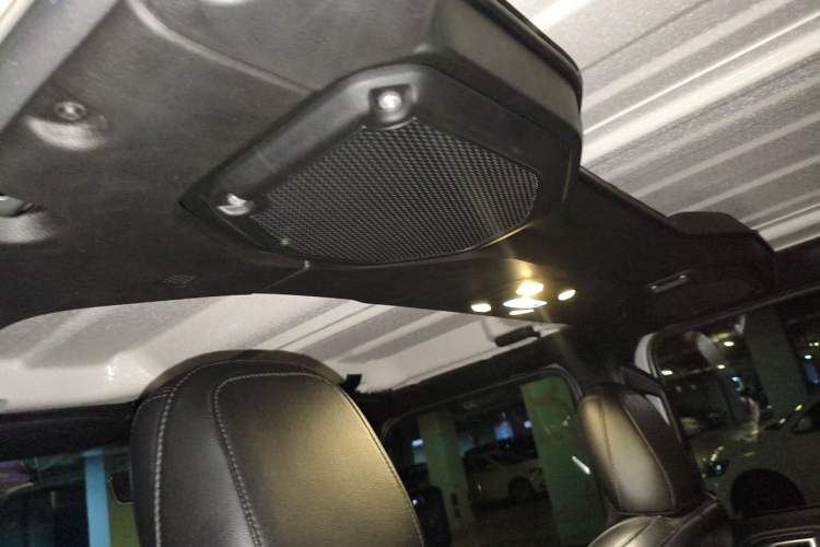 Used Jeep Wrangler 2019 2.0T Sahara Four-Door Version China VI Emission Standard Headliner