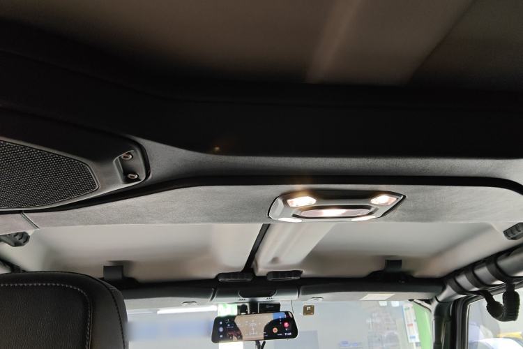 Used Jeep Wrangler 2019 2.0T Sahara Four-Door Version China VI Emission Standard Headliner