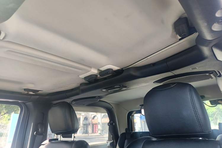 Used Jeep Wrangler 2019 2.0T Sahara Two-Door Version China VI Emission Standard Headliner