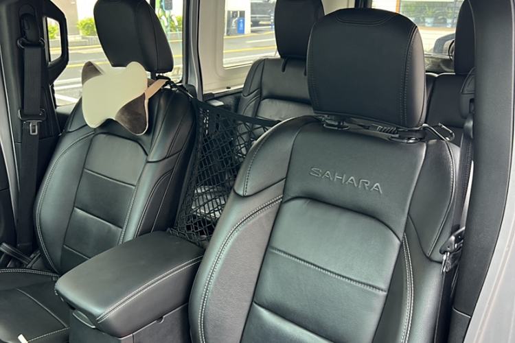 Used Jeep Wrangler 2019 2.0T Sahara Four-Door Version China VI Emission Standard Interior 3