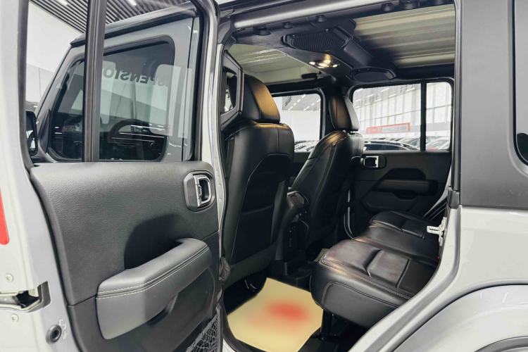 Used Jeep Wrangler 2019 2.0T Sahara Four-Door Version China VI Emission Standard Interior 3