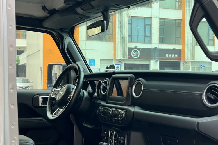 Used Jeep Wrangler 2019 2.0T Sahara Four-Door Version China VI Emission Standard Interior 5
