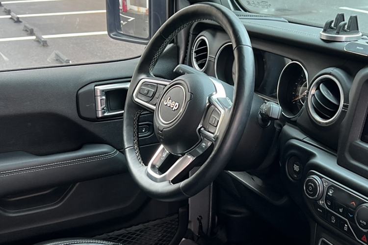 Used Jeep Wrangler 2019 2.0T Sahara Four-Door Version China VI Emission Standard Interior 6