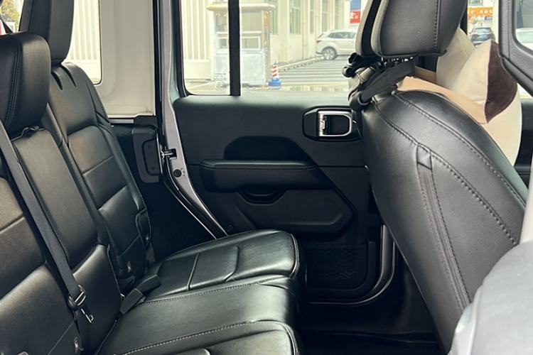Used Jeep Wrangler 2019 2.0T Sahara Four-Door Version China VI Emission Standard Interior 8