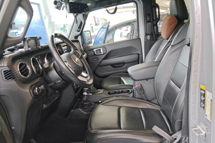 Used Jeep Wrangler 2019 2.0T Sahara Four-Door Version China VI Emission Standard Left Front Seat
