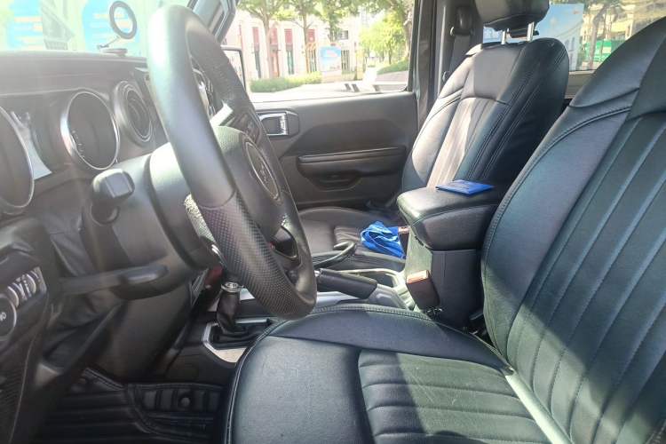 Used Jeep Wrangler 2019 2.0T Sahara Two-Door Version China VI Emission Standard Left Front Seat