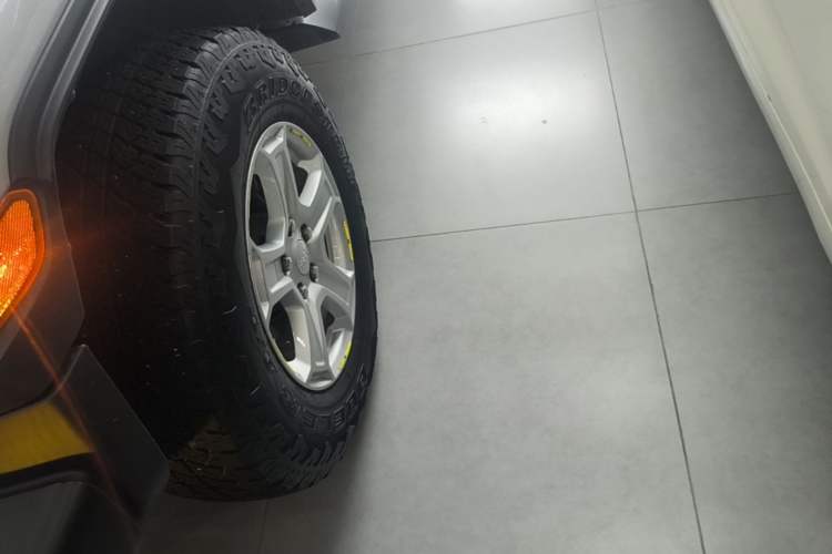 Used Jeep Wrangler 2019 2.0T Sahara Four-Door Version China VI Emission Standard Left Front Wheel Hub