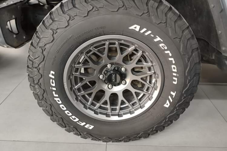 Used Jeep Wrangler 2019 2.0T Sahara Four-Door Version China VI Emission Standard Left Front Wheel Hub