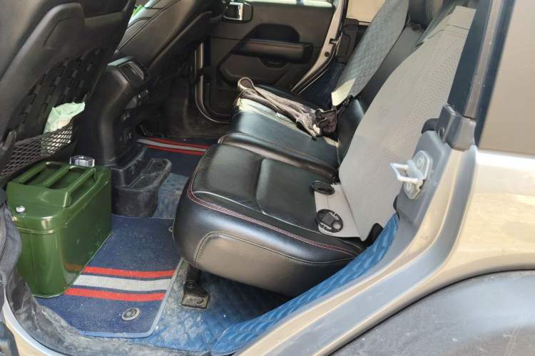 Used Jeep Wrangler 2019 2.0T Rubicon Four-Door Version China V Emission Standard Left Rear Seat