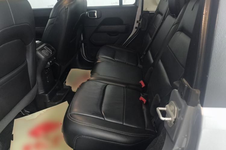 Used Jeep Wrangler 2019 2.0T Sahara Four-Door Version China VI Emission Standard Left Rear Seat