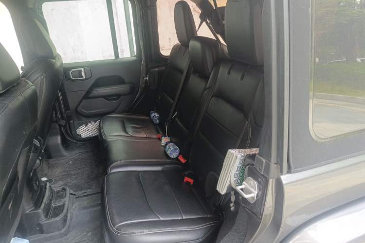 Used Jeep Wrangler 2019 2.0T Sahara 4-Door Version China V Standard Left Rear Seat