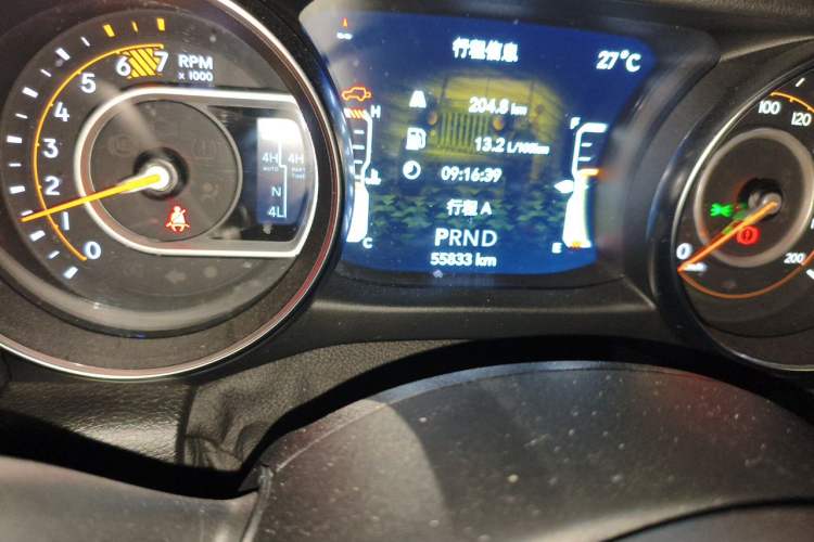 Used Jeep Wrangler 2019 2.0T Sahara Four-Door Version China VI Emission Standard Odometer Close Up