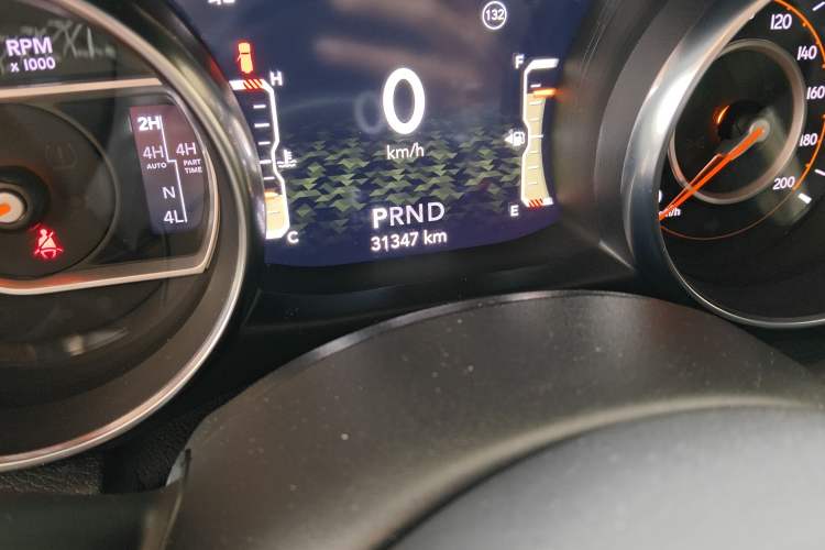 Used Jeep Wrangler 2019 2.0T Sahara Four-Door Version China VI Emission Standard Odometer Close Up