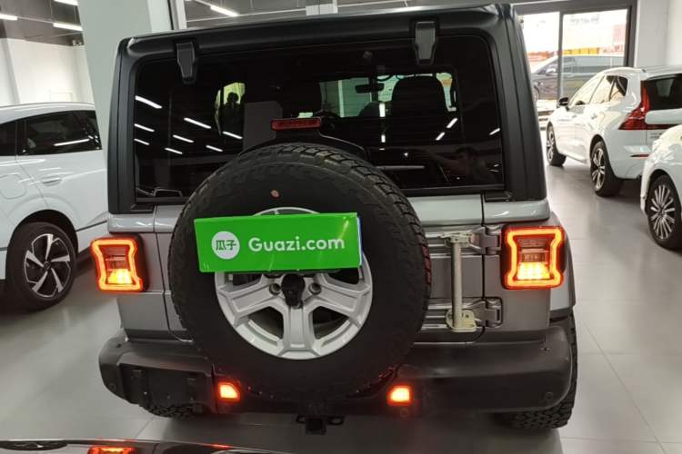 Used Jeep Wrangler 2019 2.0T Sahara Four-Door Version China VI Emission Standard Rear
