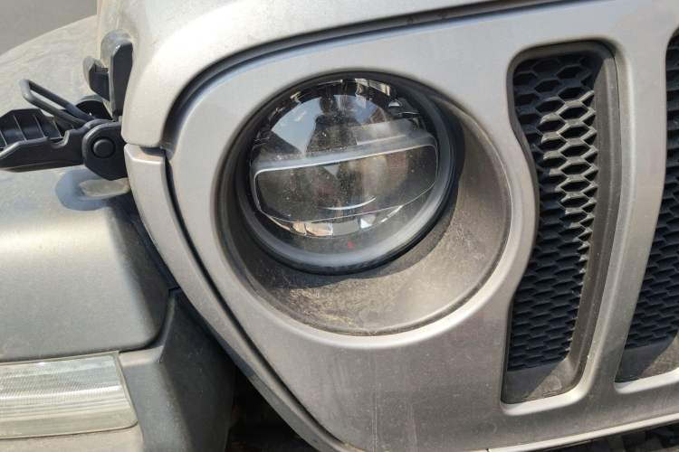 Used Jeep Wrangler 2019 2.0T Rubicon Four-Door Version China V Emission Standard Right Front Headlight