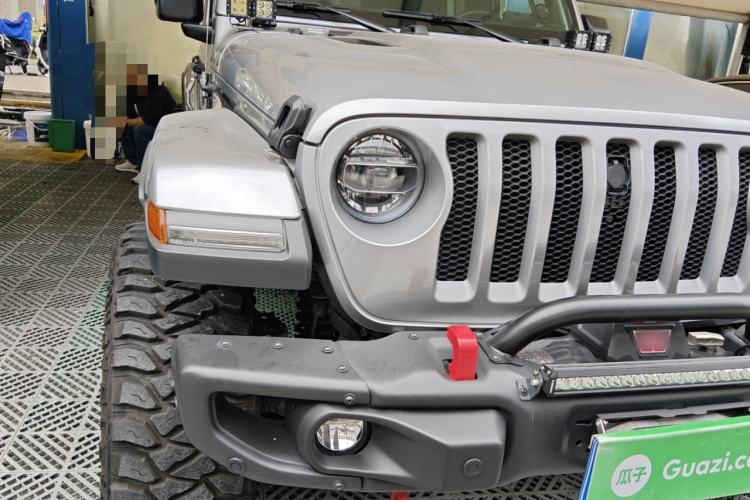 Used Jeep Wrangler 2019 2.0T Sahara Four-Door Version China VI Emission Standard Right Front Headlight