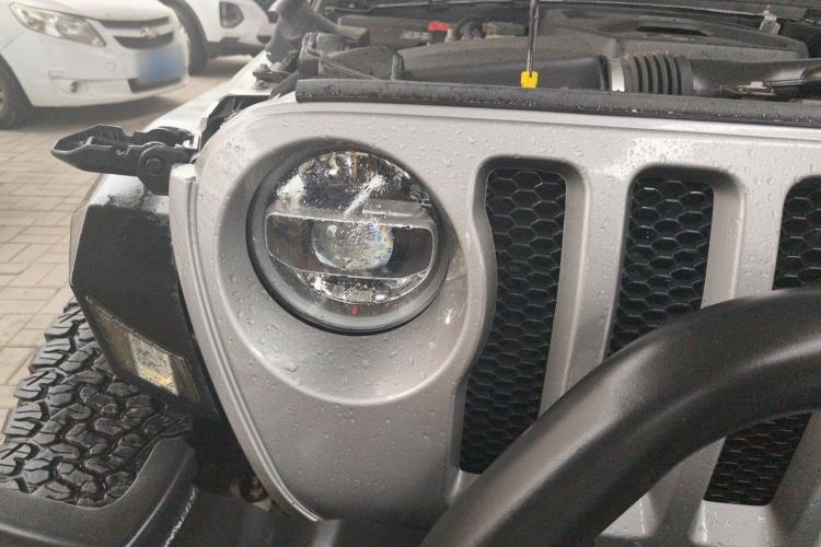 Used Jeep Wrangler 2019 2.0T Sahara Four-Door Prestige Edition China V Standard Right Front Headlight