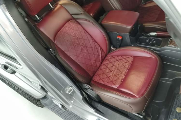 Used Jeep Wrangler 2019 2.0T Sahara Four-Door Version China VI Emission Standard Right Front Seat
