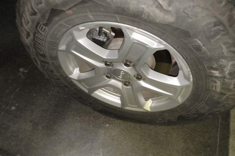 Used Jeep Wrangler 2019 2.0T Sahara Four-Door Version China VI Emission Standard Right Front Wheel Hub