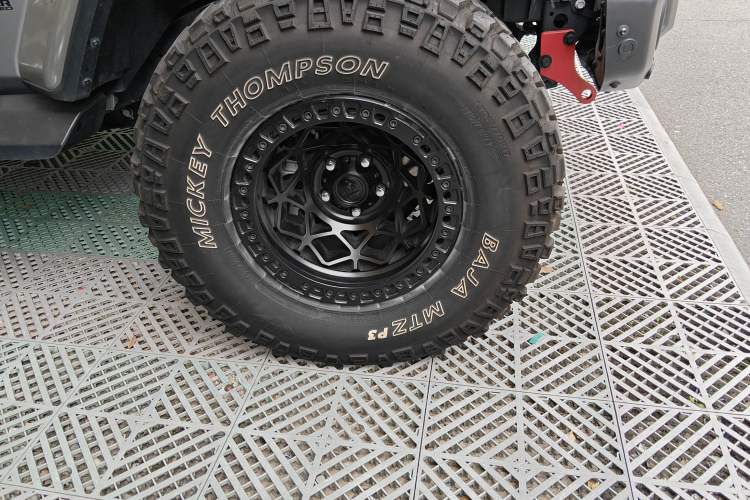 Used Jeep Wrangler 2019 2.0T Sahara Four-Door Version China VI Emission Standard Right Front Wheel Hub