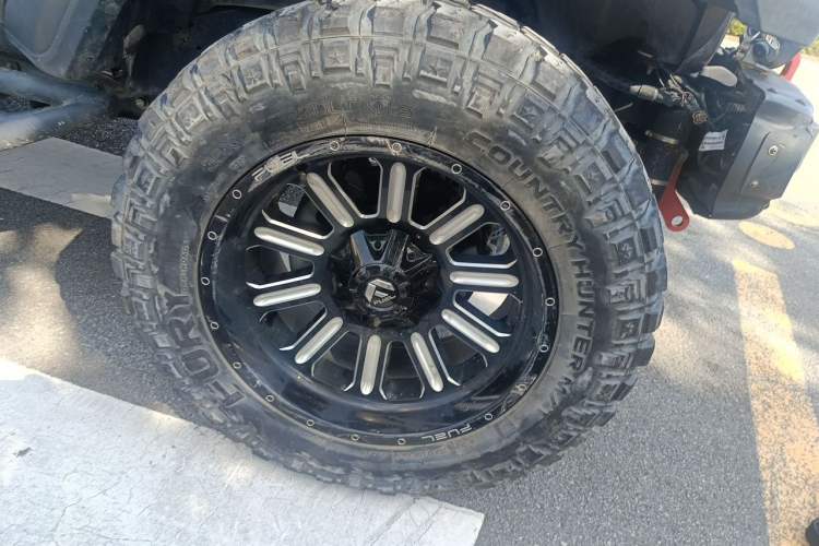 Used Jeep Wrangler 2019 2.0T Sahara Two-Door Version China VI Emission Standard Right Front Wheel Hub