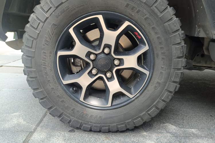 Used Jeep Wrangler 2019 2.0T Sahara 4-Door Version China V Standard Right Front Wheel Hub