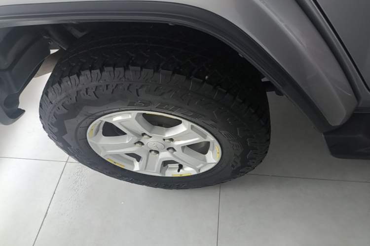 Used Jeep Wrangler 2019 2.0T Sahara Four-Door Version China VI Emission Standard Right Rear Wheel Hub