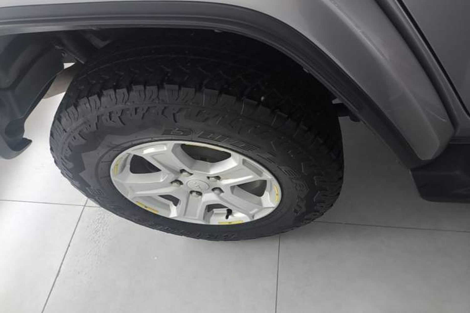 Used Jeep Wrangler 2019 2.0T Sahara Four-Door Version China VI Emission Standard Right Rear Wheel Hub