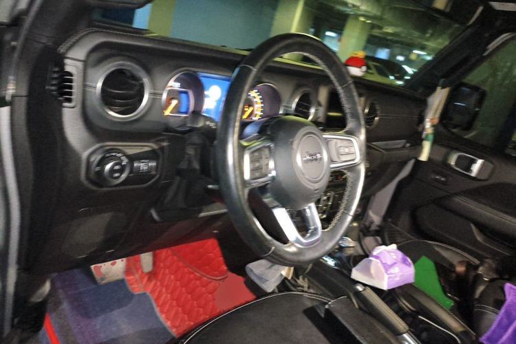 Used Jeep Wrangler 2019 2.0T Sahara Four-Door Version China VI Emission Standard Steering Wheel