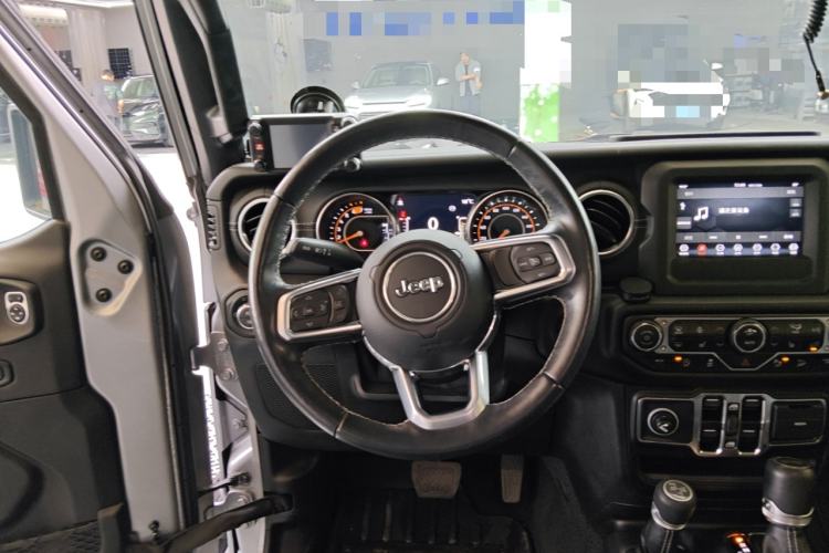 Used Jeep Wrangler 2019 2.0T Sahara Four-Door Version China VI Emission Standard Steering Wheel