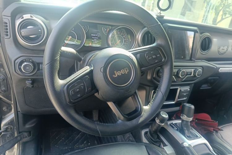 Used Jeep Wrangler 2019 2.0T Sahara Two-Door Version China VI Emission Standard Steering Wheel