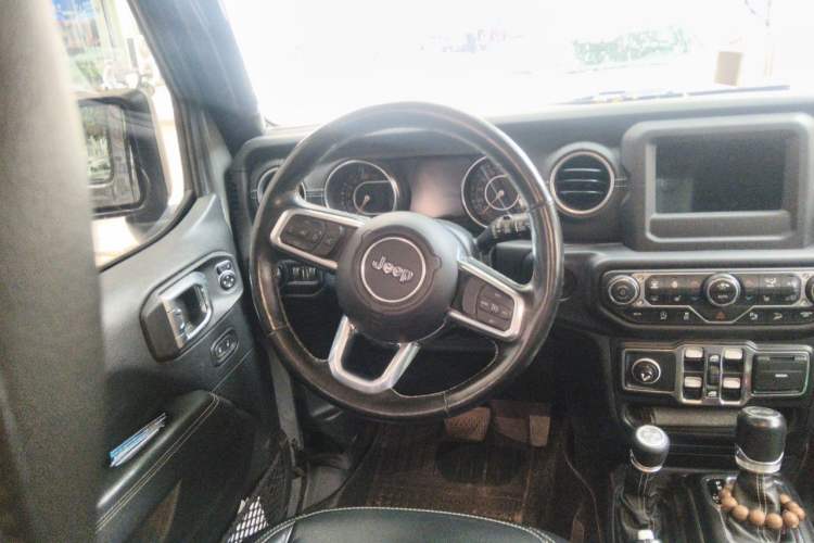 Used Jeep Wrangler 2019 2.0T Sahara 4-Door Version China V Standard Steering Wheel